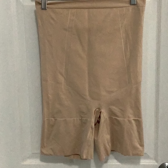 SPANX- High-waisted Mid Thigh Shaper - Picture 9 of 11